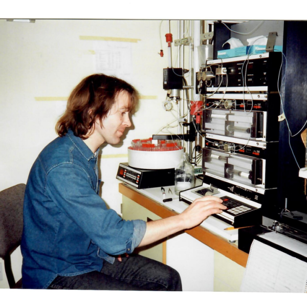 A record worker in the laboratory